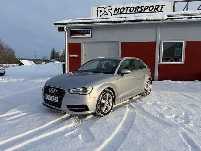 Begagnad Audi A3 Attraction 110 HK (80 kW) 2015 Silver