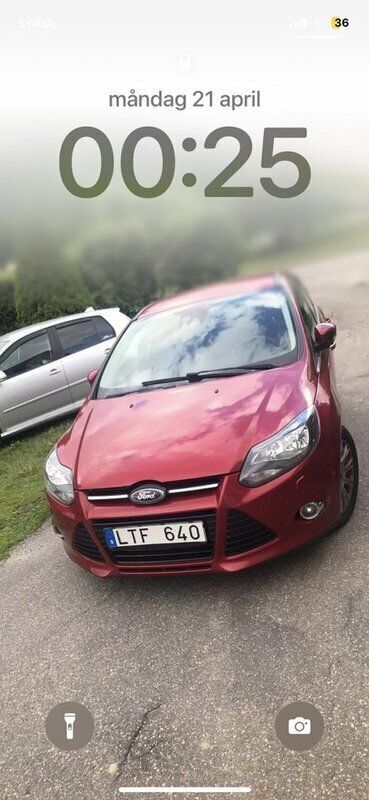 Röd Begagnad 2011 Ford Focus Titanium Halvkombi | 43 000 kr (Bra pris) - Bild 1/4