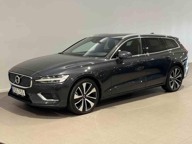 Grå Begagnad 2020 Volvo V60 Kombi | 329 500 kr (Bra pris) - Bild 1/1