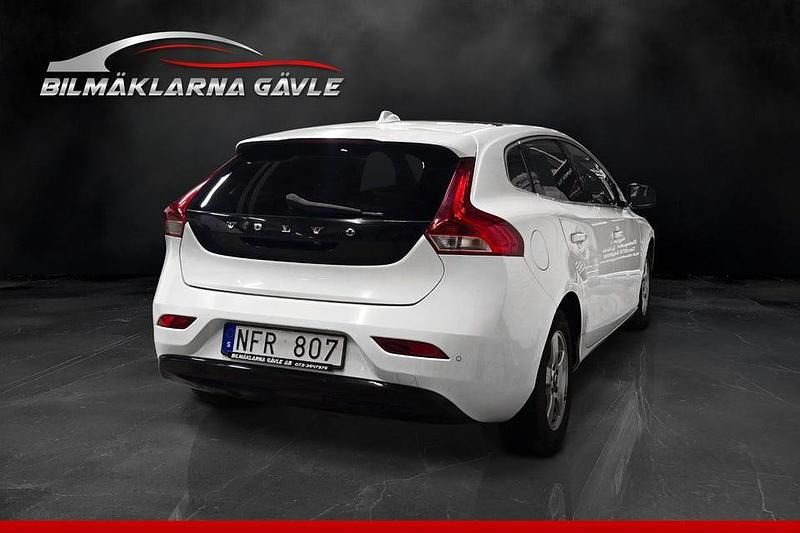 Begagnad Volvo V40 116 HK (85 kW) 2012 Vit Halvkombi