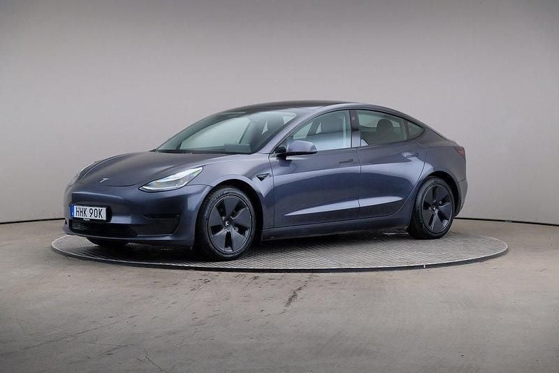 Grå Begagnad 2020 Tesla Model 3 Long Range Sedan | 255 000 kr (Marknadspris) - Bild 1/4