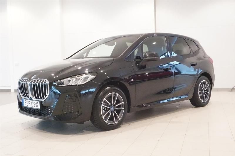 Ny BMW 225 Active Tourer M Sport 245 HK (180 kW) 2025 Svart Minibuss