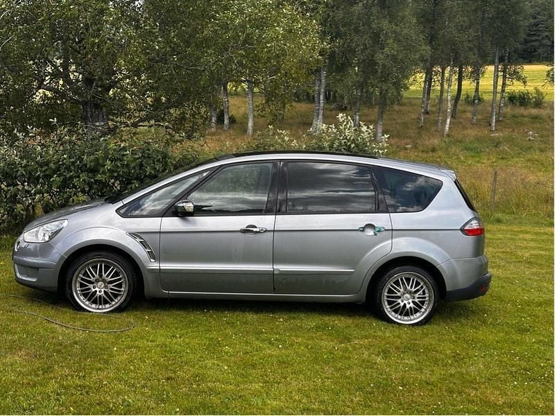 Silver Begagnad 2007 Ford S-MAX S Minibuss | 20 000 kr (Bra pris) - Bild 1/1