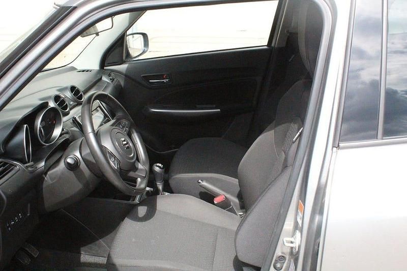 Begagnad Suzuki Swift 83 HK (61 kW) 2022 Grå Halvkombi