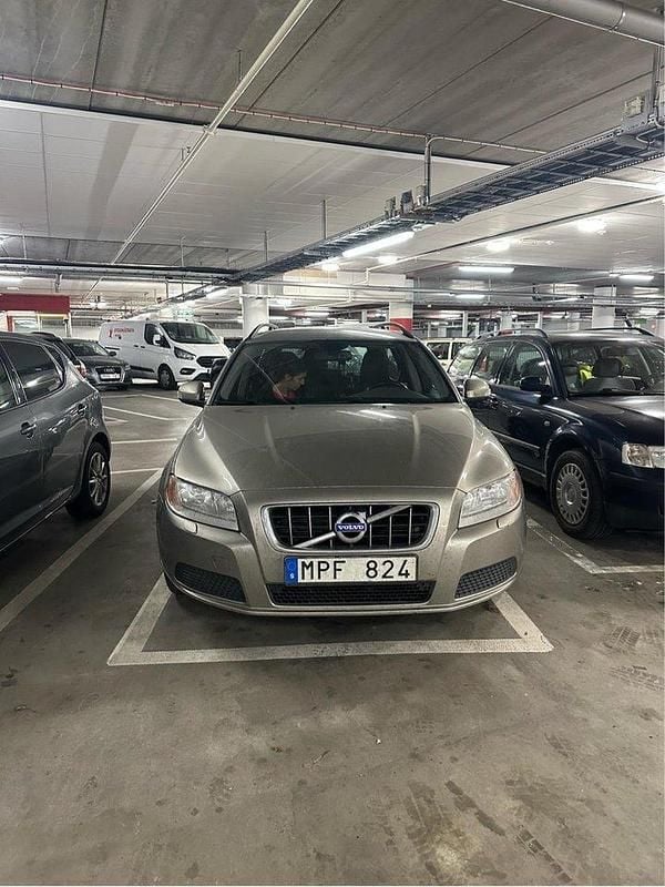 Brun Begagnad 2011 Volvo V70 Kinetic Kombi | 75 000 kr (Superpris) - Bild 1/4