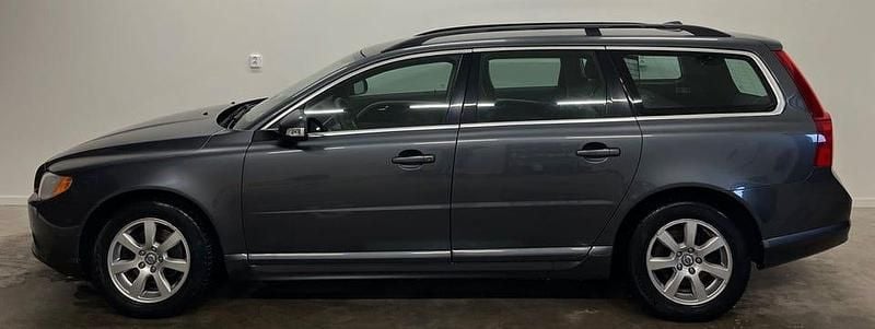 Begagnad Volvo V70 Momentum 163 HK (119 kW) 2011 Grå Kombi