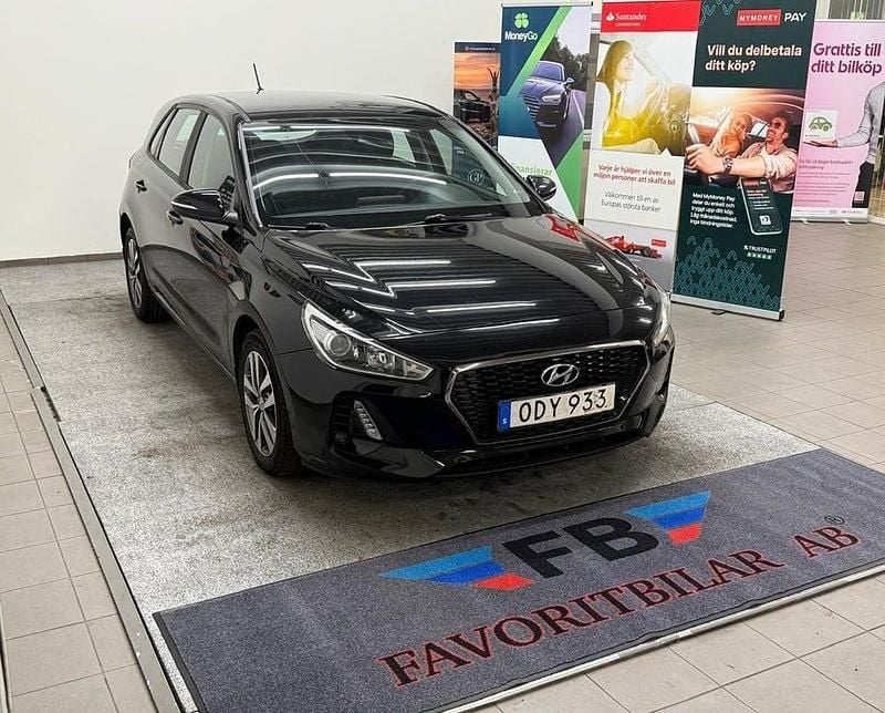 Begagnad Hyundai i30 Comfort 140 HK (102 kW) 2017 Svart Halvkombi