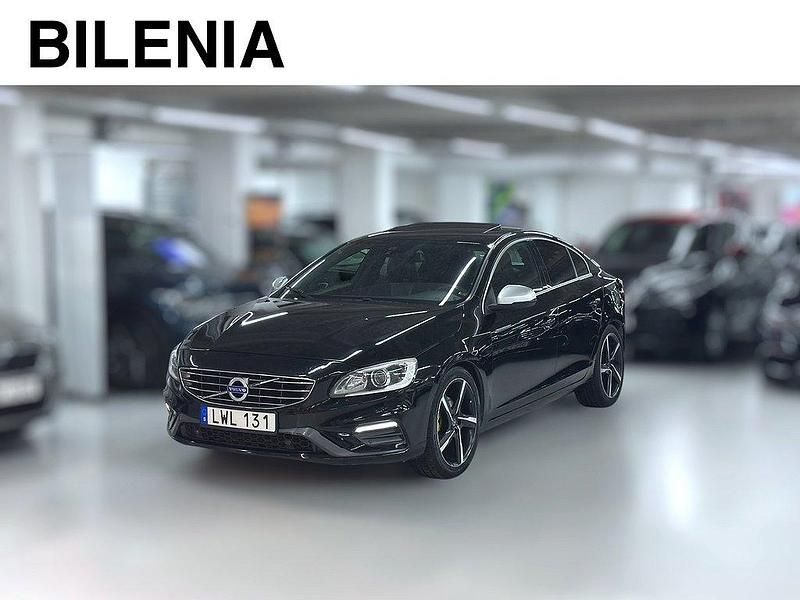 Svart Begagnad 2015 Volvo S60 R-Design Sedan | 149 900 kr (Marknadspris) - Bild 1/4
