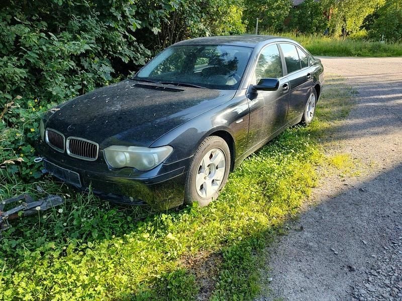Svart Begagnad 2002 BMW 735 Sedan | 20 000 kr - Bild 1/3