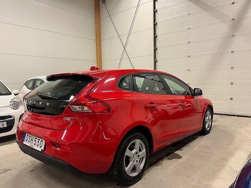 Begagnad Volvo V40 Kinetic 116 HK (85 kW) 2014 Röd Halvkombi