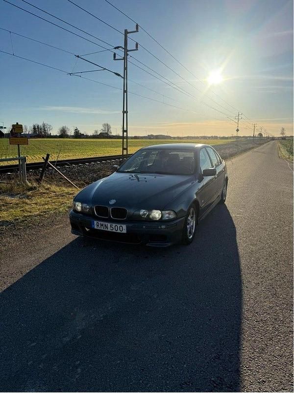 Begagnad 2000 BMW 523 Sedan | 30 000 kr - Bild 1/4