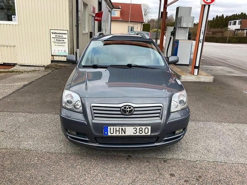 Begagnad Toyota Avensis 147 HK (108 kW) 2003 Grå Kombi