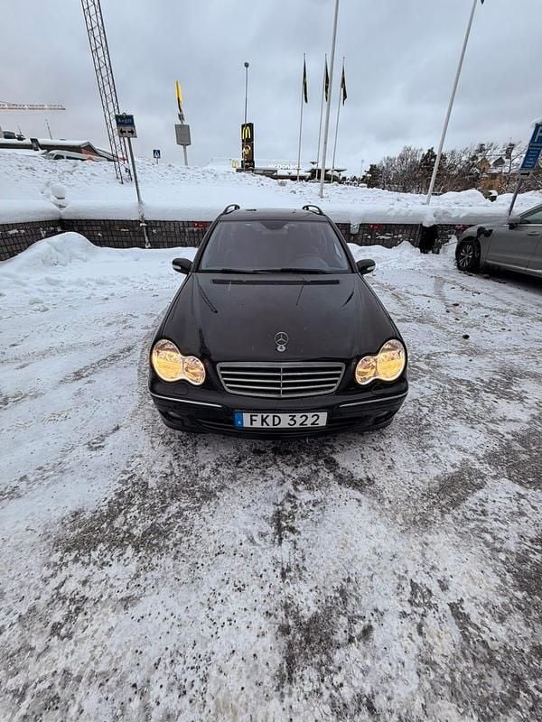 Begagnad 2007 Mercedes C230 Kombi | 100 000 kr (Marknadspris) - Bild 1/4