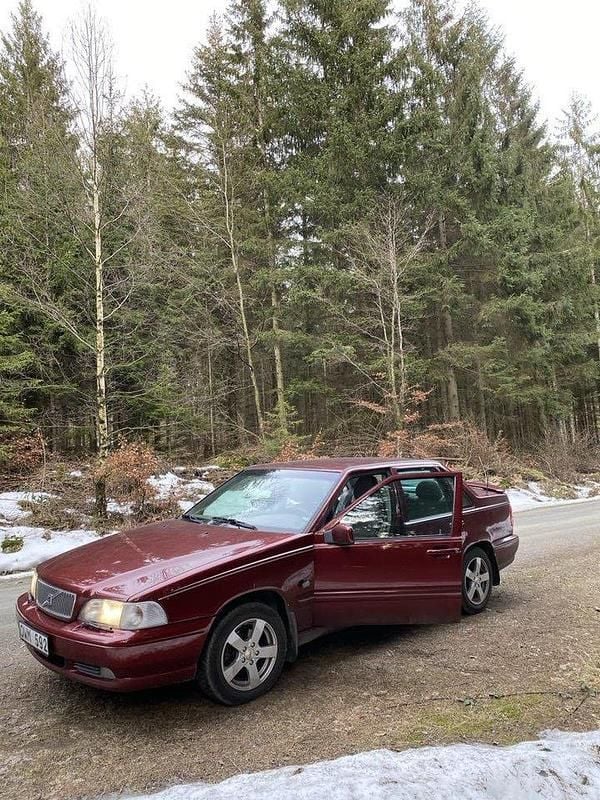 Röd Begagnad 2000 Volvo S70 Sedan | 11 000 kr (Marknadspris) - Bild 1/4