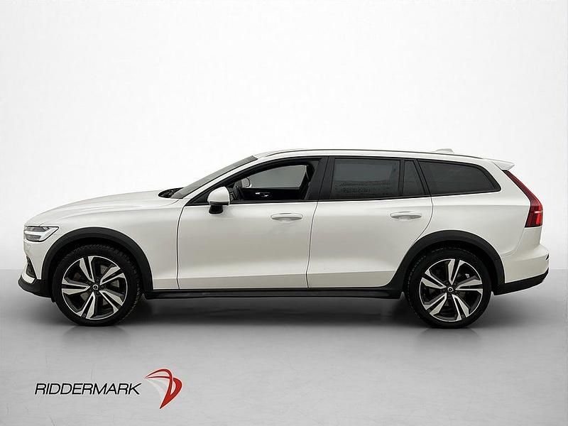 Begagnad Volvo V60 CC 190 HK (139 kW) 2019 Vit Kombi