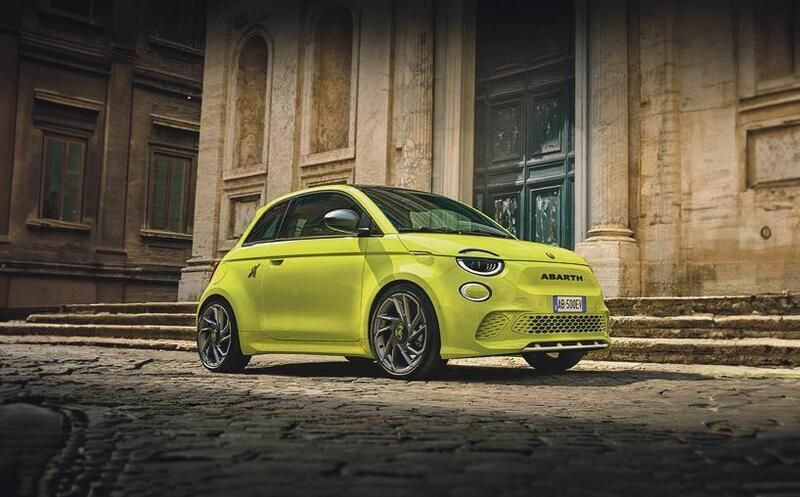 Begagnad Abarth 500e 114 kW (155 HK) 2024 Halvkombi