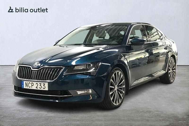 Mörkblå Begagnad 2016 Skoda Superb LAURIN & KLEMENT Halvkombi | 199 900 kr (Bra pris) - Bild 1/3