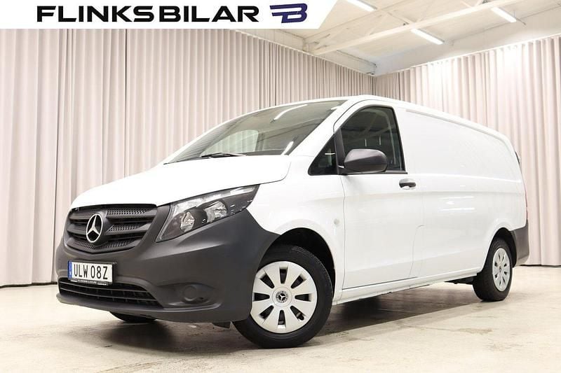 Vit Begagnad 2023 Mercedes Vito Minibuss | 279 900 kr (Superpris) - Bild 1/4