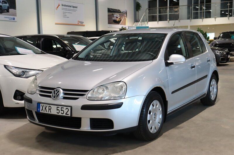 Silver Begagnad 2005 VW Golf V Trendline Halvkombi | 49 900 kr (Dyr) - Bild 1/4