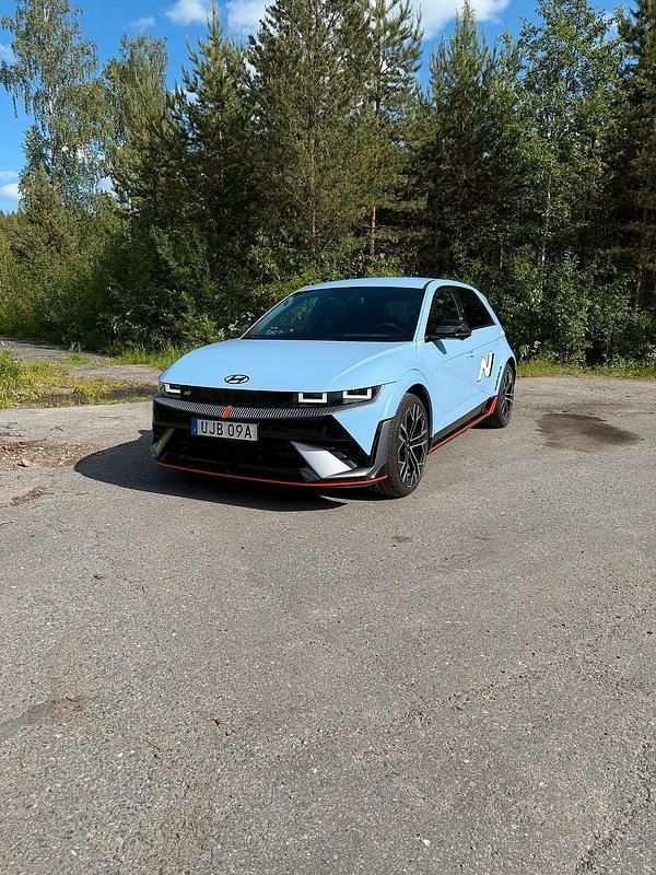 Blå Begagnad 2024 Hyundai Ioniq 5 SUV | 846 800 kr - Bild 1/4