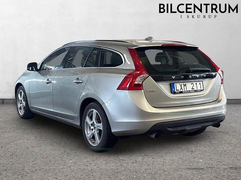 Begagnad Volvo V60 Momentum 150 HK (110 kW) 2012 Brun Kombi