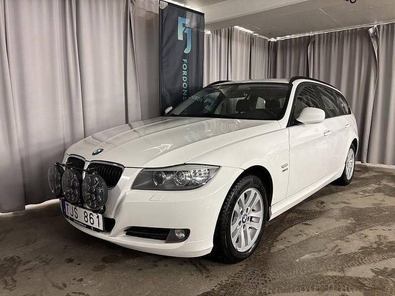 Begagnad BMW 320 184 HK (135 kW) 2012 Vit Kombi