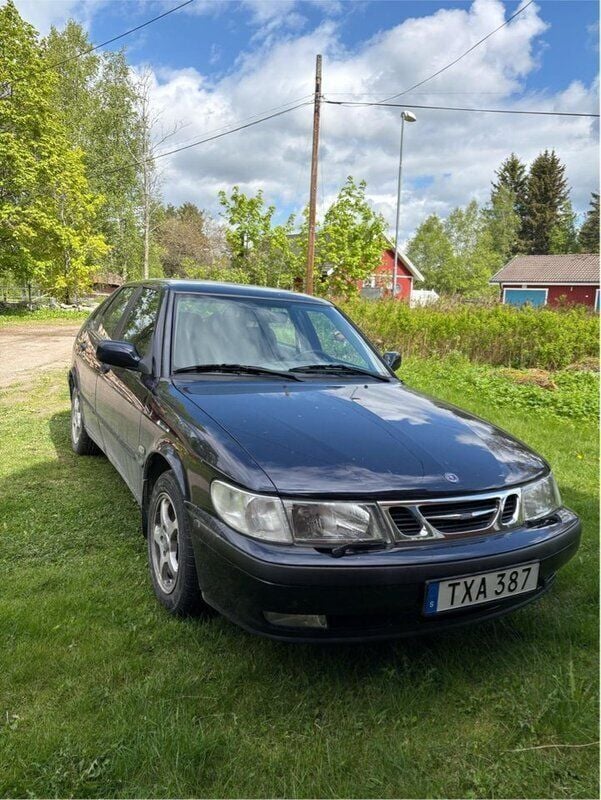 Blå Begagnad 2003 Saab 9-3 Halvkombi | 35 000 kr (Bra pris) - Bild 1/4
