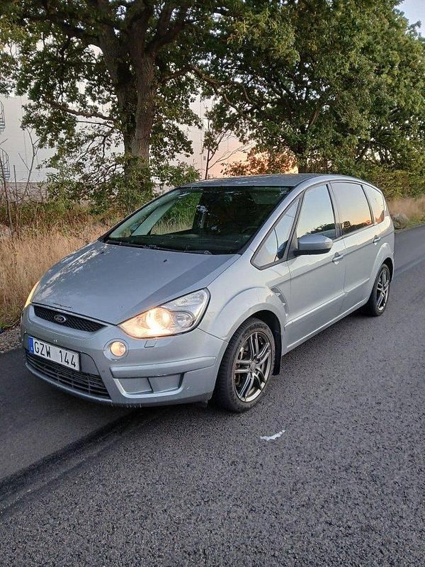 Grå Begagnad 2008 Ford S-MAX S Minibuss | 9 000 kr - Bild 1/3