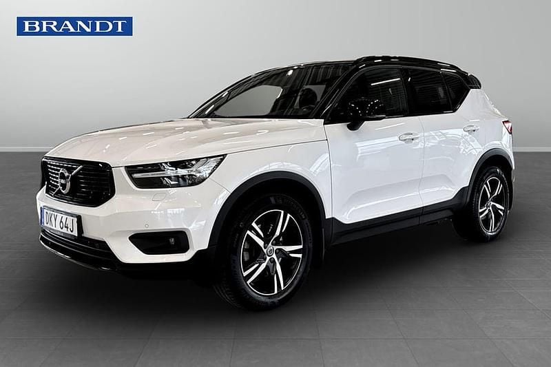 Vit Begagnad 2019 Volvo XC40 R-Design SUV | 319 900 kr (Marknadspris) - Bild 1/4