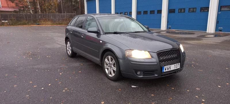 Grå Begagnad 2005 Audi A3 Sportback Comfort Halvkombi | 10 000 kr (Superpris) - Bild 1/1