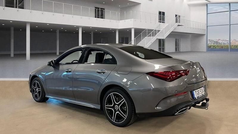 Grå Begagnad 2025 Mercedes E250 AMG Sportkupé | 399 000 kr (Superpris) - Bild 1/2