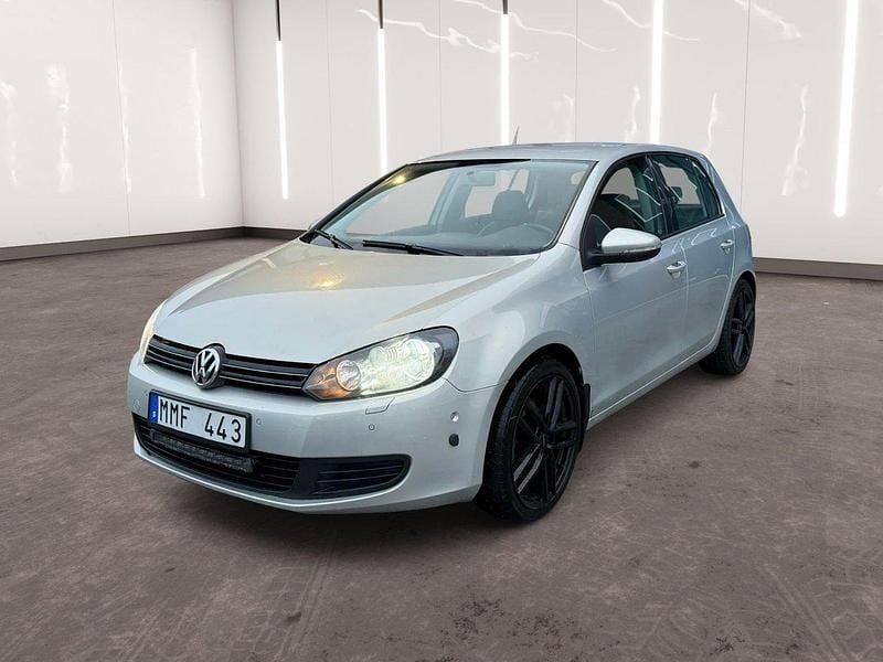 Ljusbrun (brun) Begagnad 2009 VW Golf VI Halvkombi | 65 900 kr (Lite dyr) - Bild 1/4