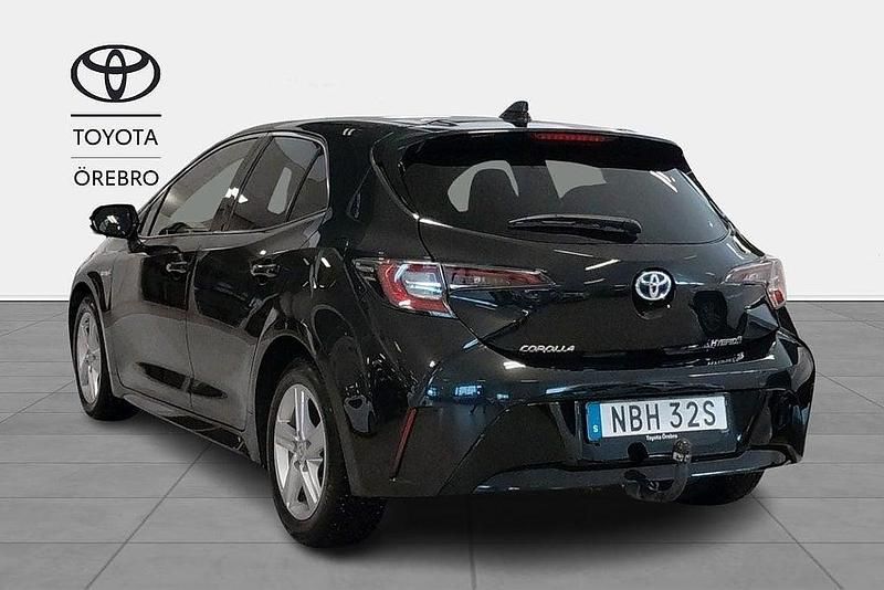 Begagnad Toyota Corolla Hybrid Style 124 HK (91 kW) 2021 Svart Halvkombi