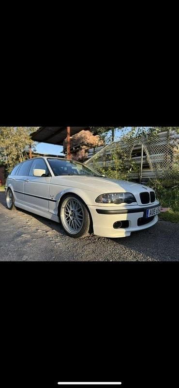 Silver Begagnad 2000 BMW 320 Kombi | 35 000 kr (Lite dyr) - Bild 1/4