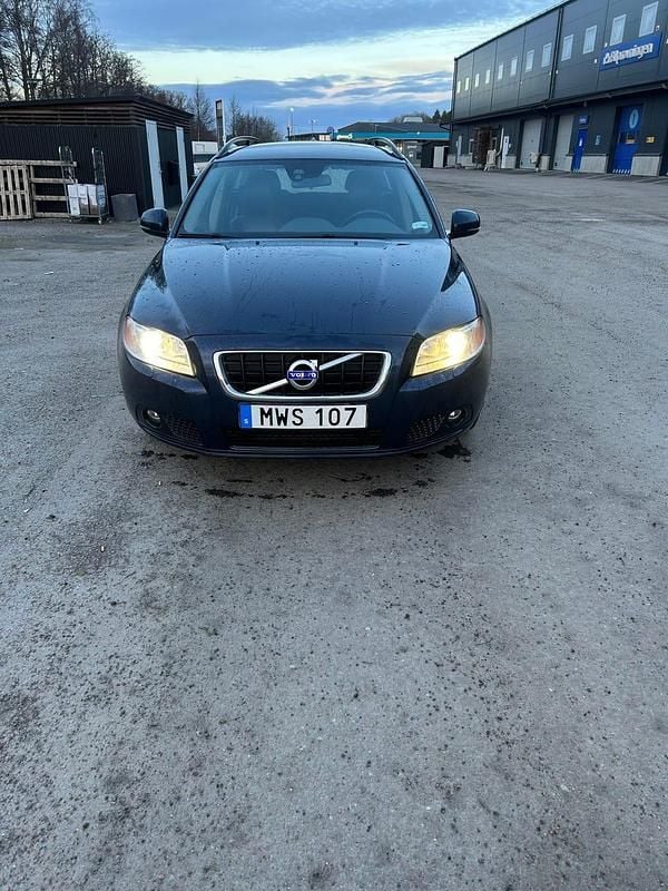 Begagnad 2013 Volvo V70 Kombi | 78 000 kr (Superpris) - Bild 1/4