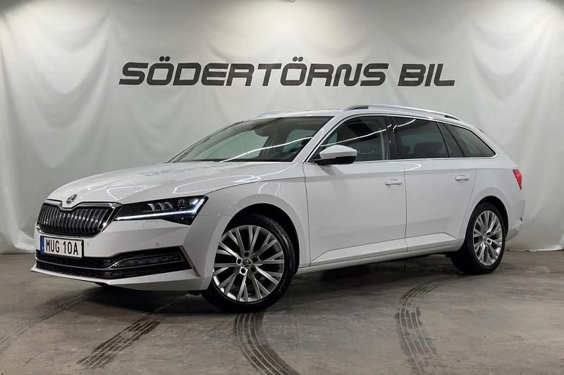 Vit Begagnad 2022 Skoda Superb Kombi | 269 900 kr (Bra pris) - Bild 1/4