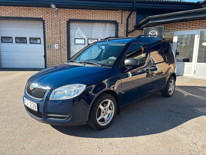 Mörkblå Begagnad 2010 Skoda Roomster Kombi | 59 500 kr - Bild 1/4
