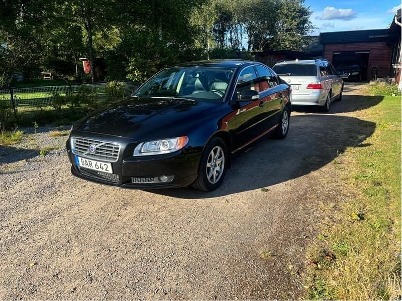 Svart Begagnad 2007 Volvo S80 Momentum Sedan | 35 000 kr (Marknadspris) - Bild 1/4