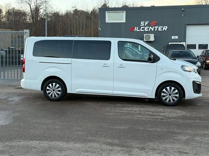 Vit Begagnad 2022 Peugeot Traveller Van | 329 900 kr - Bild 1/4