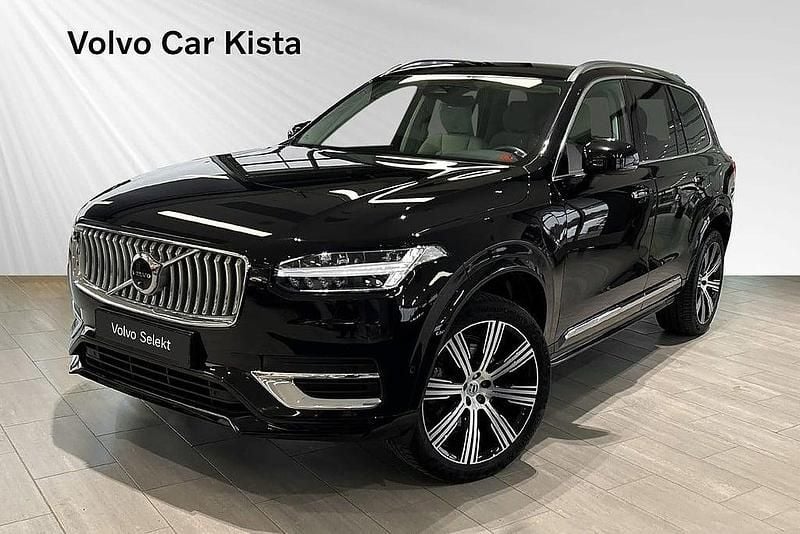 Svart Begagnad 2022 Volvo XC90 Plus SUV | 629 900 kr (Marknadspris) - Bild 1/3