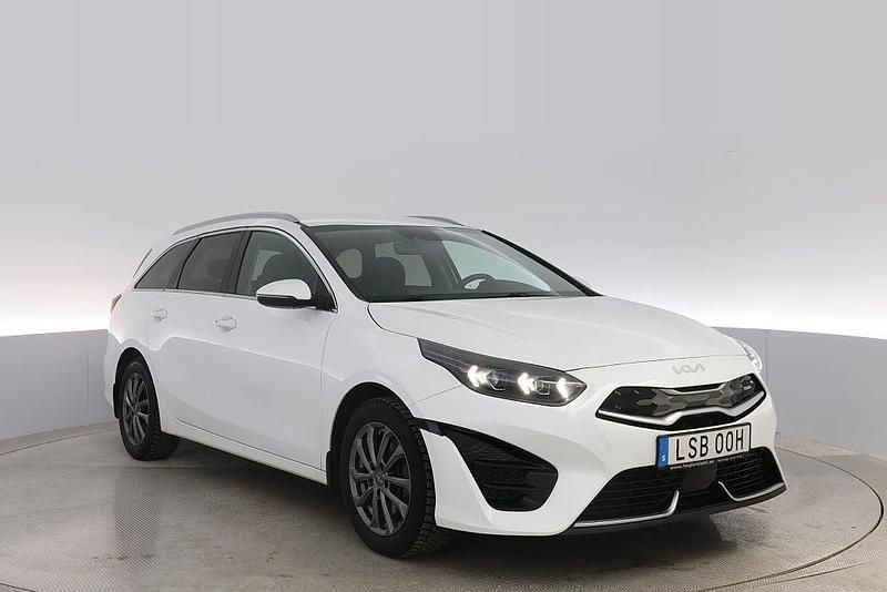 Vit Begagnad 2022 Kia Ceed Sportswagon Advance Kombi | 215 000 kr (Marknadspris) - Bild 1/4