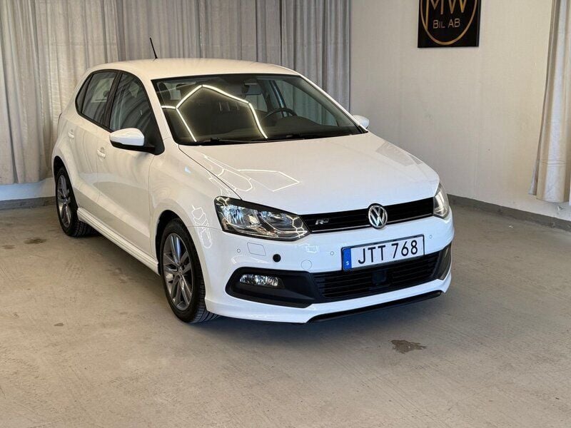 Vit Begagnad 2017 VW Polo R-line Halvkombi | 99 900 kr (Marknadspris) - Bild 1/4