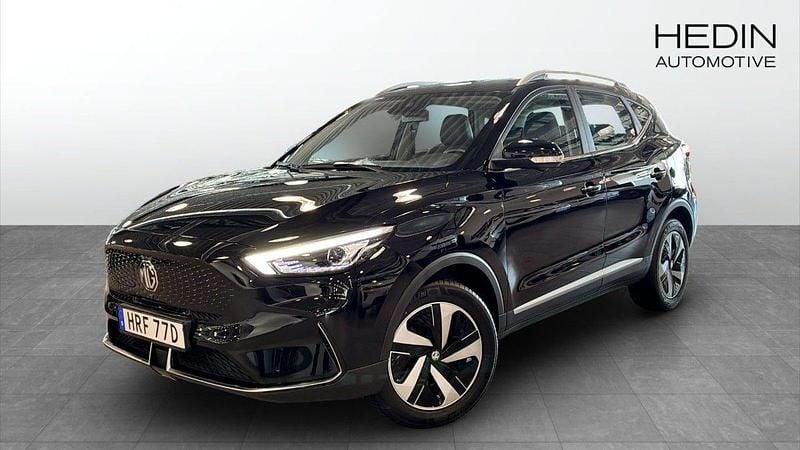 Svart (black) Begagnad 2022 MG ZS Luxury Sedan | 249 900 kr (Bra pris) - Bild 1/4