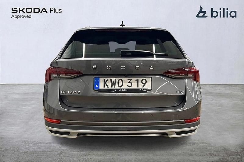 Begagnad Skoda Octavia Scout 151 HK (111 kW) 2022 Grå Kombi