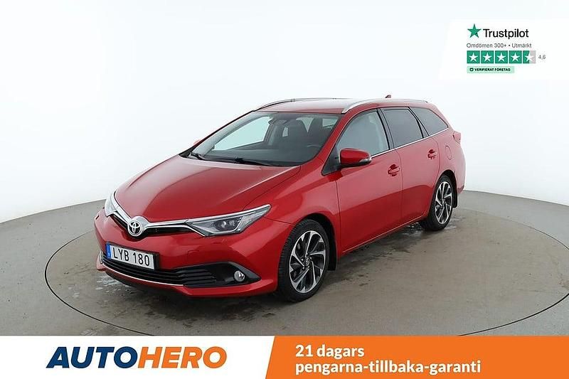 Mörkröd Begagnad 2015 Toyota Auris Touring Sports Active Kombi | 107 000 kr - Bild 1/4