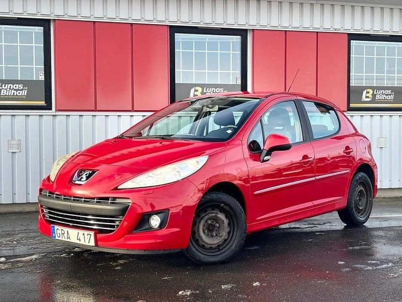 Röd Begagnad 2011 Peugeot 207 Halvkombi | 39 900 kr (Marknadspris) - Bild 1/4