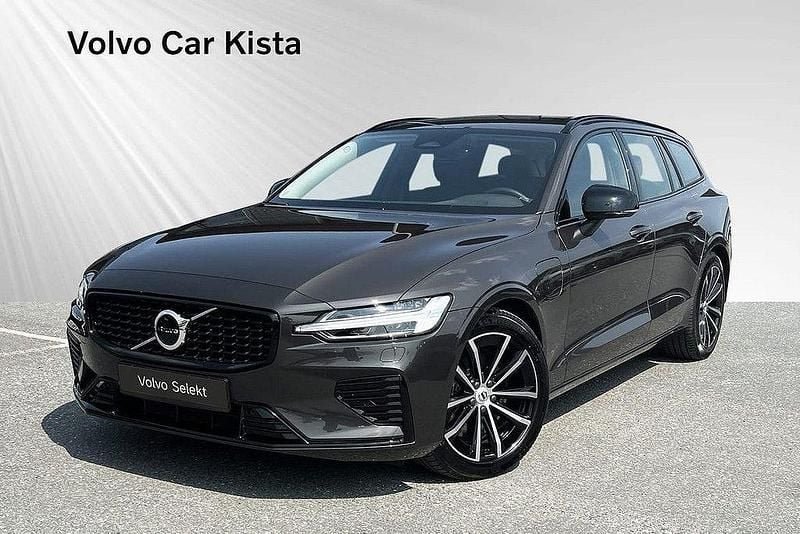 Grå Begagnad 2024 Volvo V60 Plus Kombi | 474 900 kr (Marknadspris) - Bild 1/3