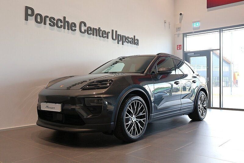 Grå Ny 2024 Porsche Macan SUV | 975 000 kr (Superpris) - Bild 1/4