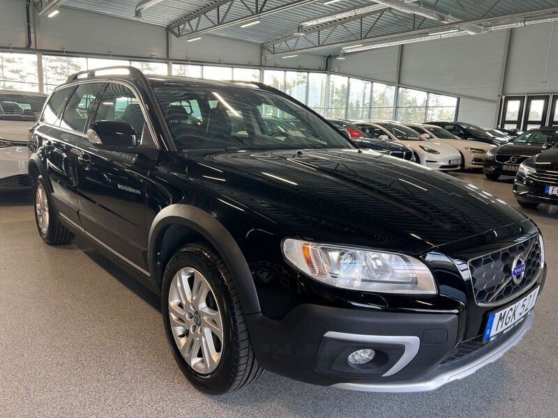 Svart Begagnad 2015 Volvo XC70 Momentum SUV | 165 900 kr (Marknadspris) - Bild 1/4