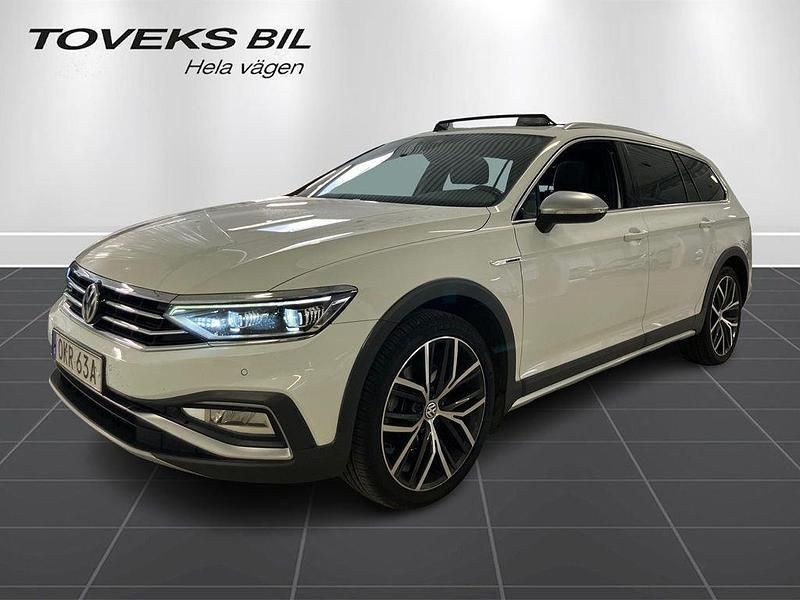 Vit Begagnad 2020 VW Passat Alltrack Kombi | 249 900 kr (Marknadspris) - Bild 1/4
